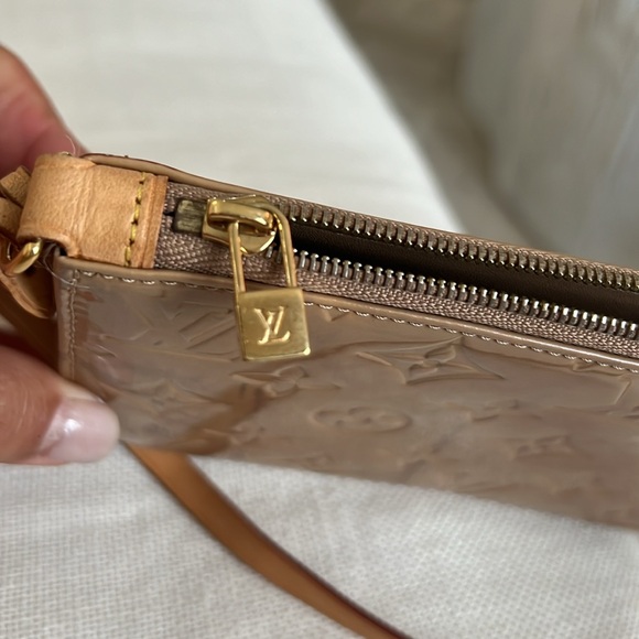 Monogram Louis Vuitton Vernis Lexington Pochette. Authentic. - Picture 4 of 5